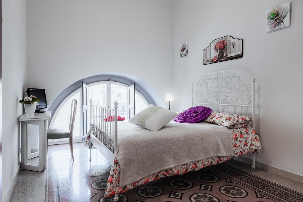 Glam Sm Maggiore Guest House Roma Ngoại thất bức ảnh